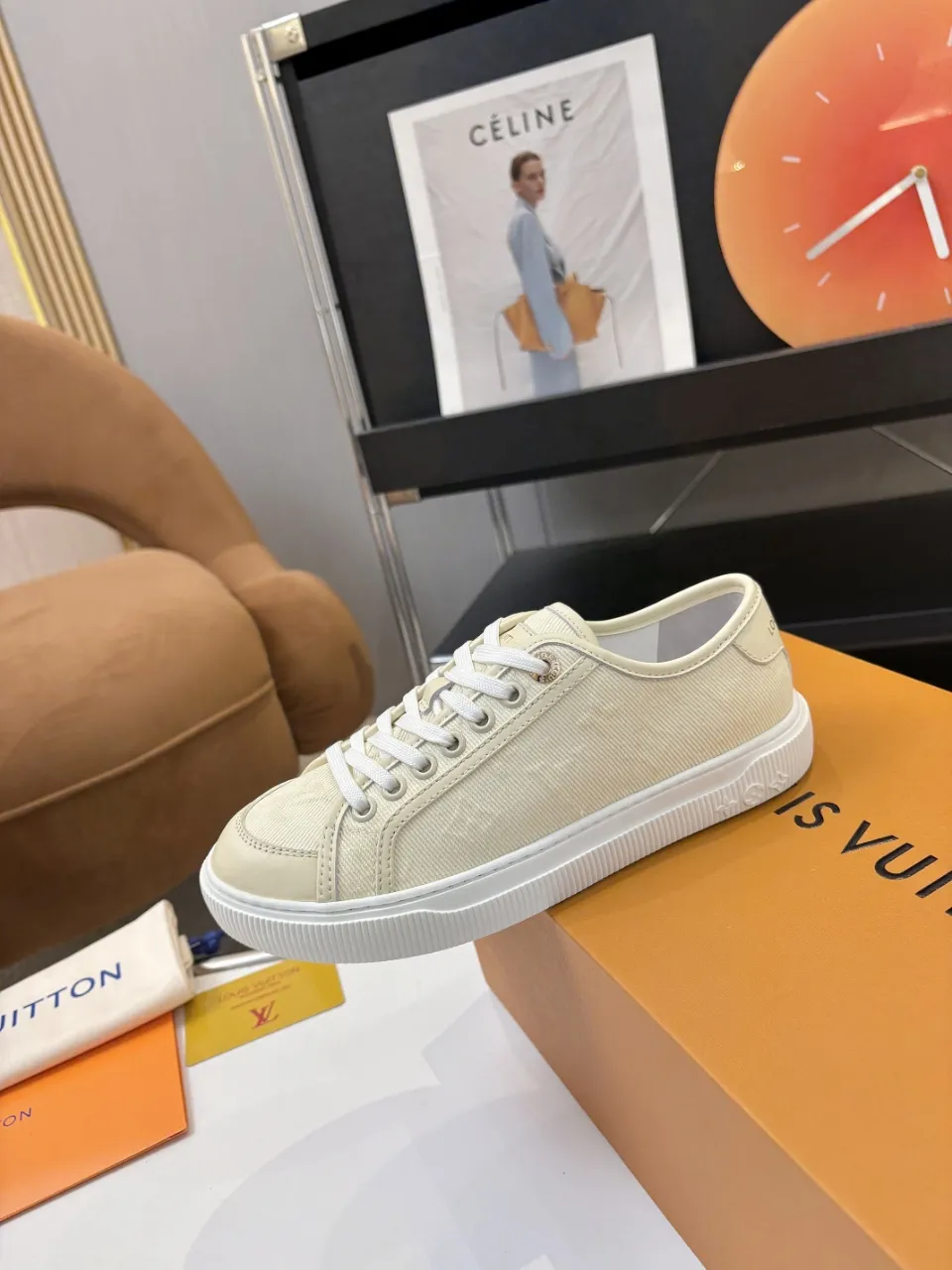 p580🐮🐮LV couple skate shoes｜Classic jacquard, the ultimate code for a sweet outing! 👫** This pair of shoes is Louis Vuitton's love letter to fashionistas💌 - **classic presbyopic skate shoes**, the perfect choice for couples to go out on the street!    🔸 **Luxury details are a must-have**: Jacquard fabric   🔸 **So comfortable that you don’t want to take it off**: The sheepskin lining is skin-friendly and breathable, warm in autumn and winter without stuffing your feet, refreshing in spring and summer without being sticky, and you can wear it with a high-end feel in all seasons!   🔸 **Steady sense of security**: Non-slip rubber outsole, perfect grip, accompanying you through romantic streets.    **💑 Couple outfit inspiration**: ▪️ For boys, pair with leggings + baseball cap for a trendy street look!   ▪️ Girls can wear short skirts or shark pants, and the sweet and cool style is easy to choose~ **#Louis Vuitton #couple shoes #presbyopia classic** **👉 Click to collect and become the most fashionable CP in the circle of friends with him! ** Fabric: Imported cowhide/classic jacquard fabric Lining: Sheepskin lining Sole: Original rubber sole Size: Women’s size 35-42 (40/41/42 customized) Men’s size 39-45 (39.45 customized)